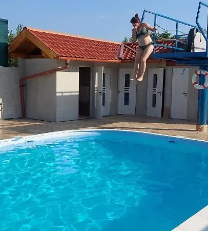 Δωμάτια σε οικογενειακή κατοικία Gaestehaus Kathi Gyenesdiás