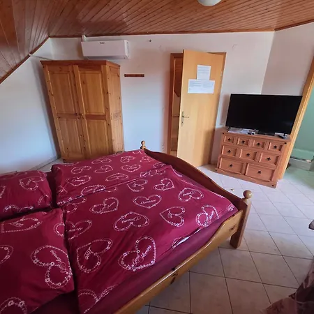 Gaestehaus Kathi Проживание в семье Денешдиаш