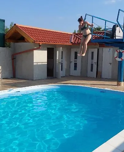 ホームステイ Gaestehaus Kathi Gyenesdiás